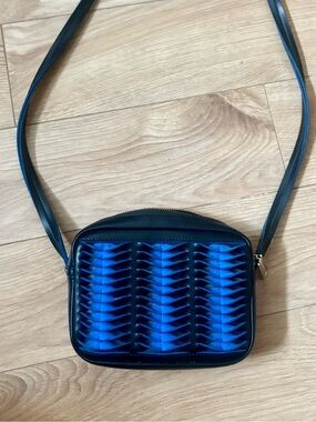 Steve Madden Textured Crossbody Bag – Cobalt Blue & Black